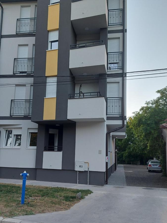 # Espresso 2 Apartman Sa Garazom Σρέμσκα Μιτρόβιτσα Εξωτερικό φωτογραφία